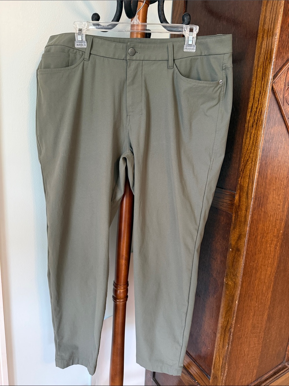 Men’s Lulu Lemon ABC Classic 5 Pocket Olive Green Pants